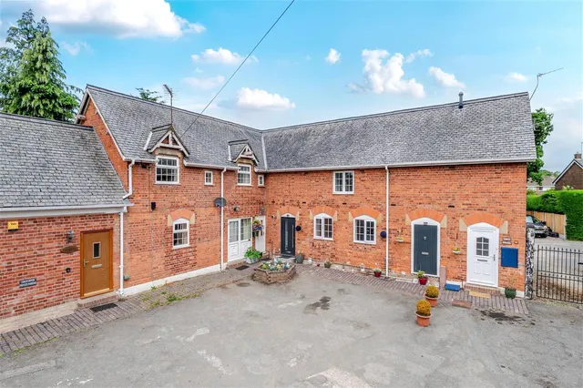 High Fawr Avenue, Oswestry, photo 1