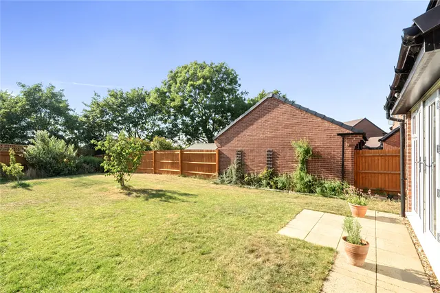 Lennon Way, Aylesbury, HP21, photo 2