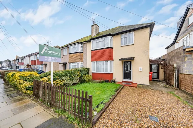Morello Avenue, Hillingdon, UB8, photo 1