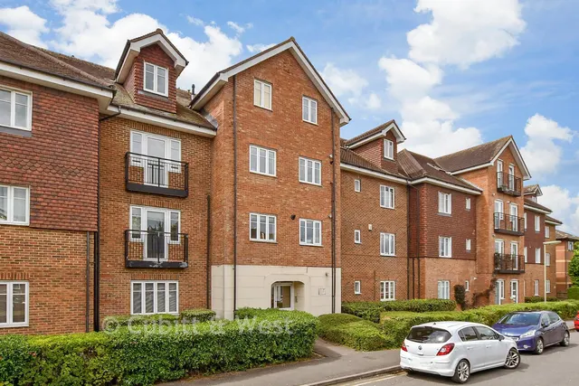 Lumley Road, Horley, RH6, photo 1