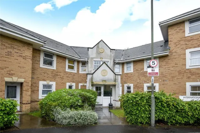 International Way, Sunbury-On-Thames, TW16, photo 1