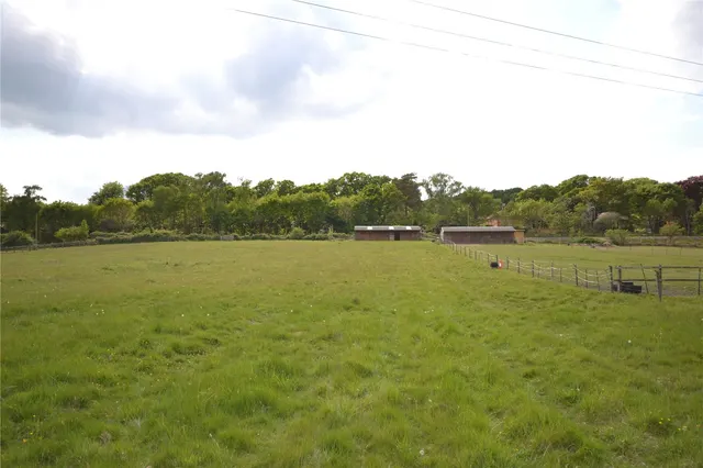Shirley Holms, Lymington, Hampshire, SO41 8NL, photo 1