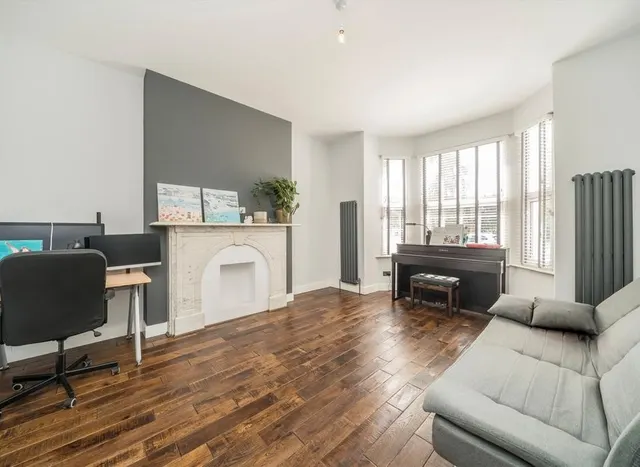 Photo 2 — Boston Manor Road, Brentford, TW8