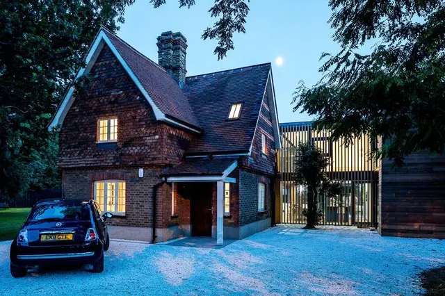 Photo 2 — Warren Road, Kingston Upon Thames KT2 7HY