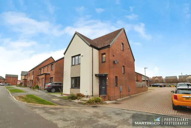 Mortimer Avenue, St Edeyrns, photo 1
