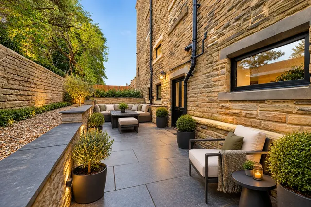 Old Road, Farsley, LS28, photo 1