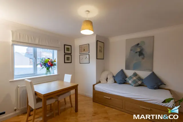 Carpathian Court, Chamberlain Court, B18, photo 3