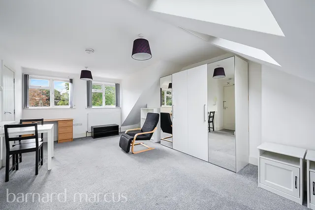 Great West Road, ISLEWORTH, photo 1