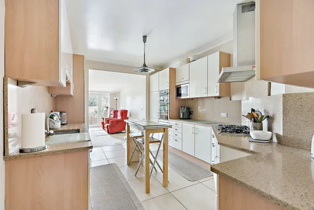 Chester Road, Northwood, HA6, photo 3