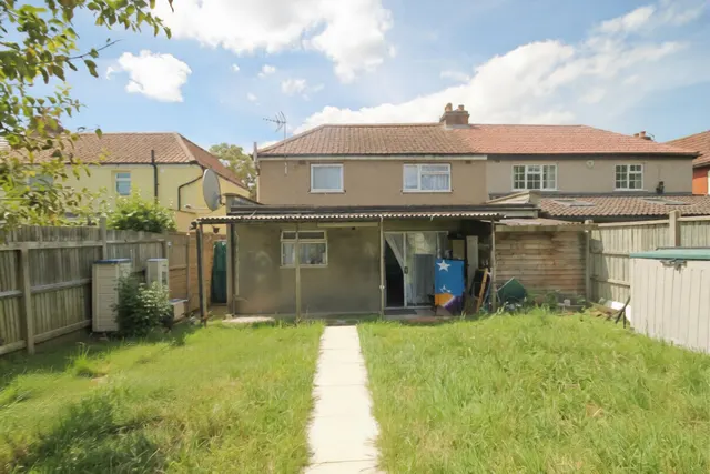 Costons Avenue, Greenford, UB6, photo 3