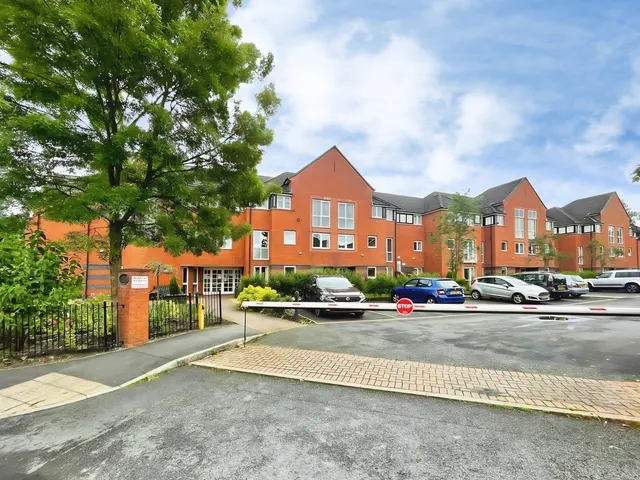 1 bedroom flat, Metcalfe Drive, Romiley, SK6