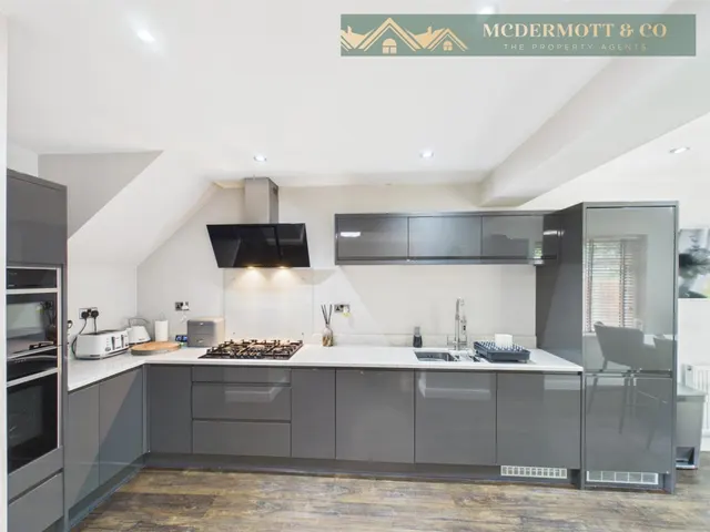 Clough Road, Failsworth, M35, photo 3