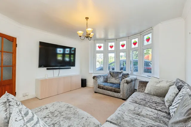 Photo 2 — Tring Road, Aylesbury, Buckinghamshire, HP20