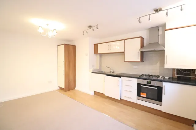 Rialto Court, Rodley, LS13, photo 2