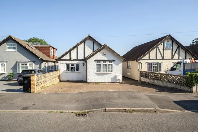 Nicholls Avenue, Hillingdon, UB8, photo 1