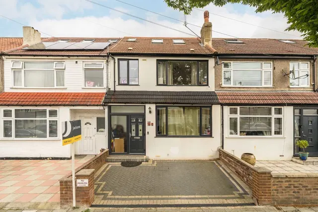 Fieldend Road, SW16, photo 1