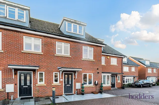 St. Anns Mews, Chertsey, KT16, photo 1