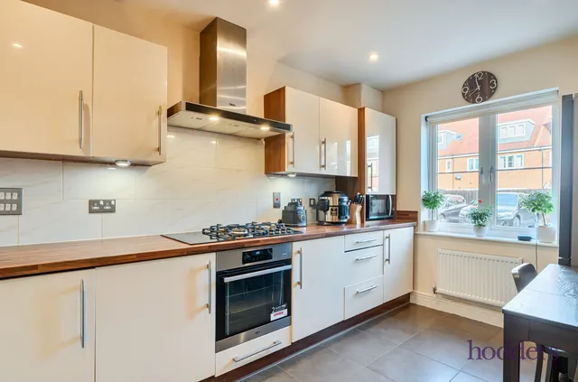 St. Anns Mews, Chertsey, KT16, photo 3