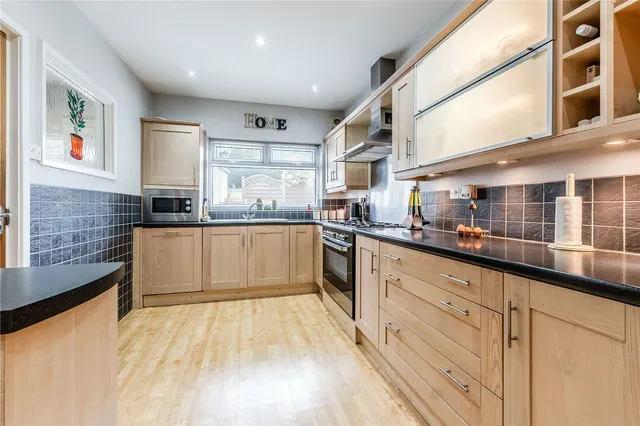 Tinshill Road, Leeds, LS16, photo 2