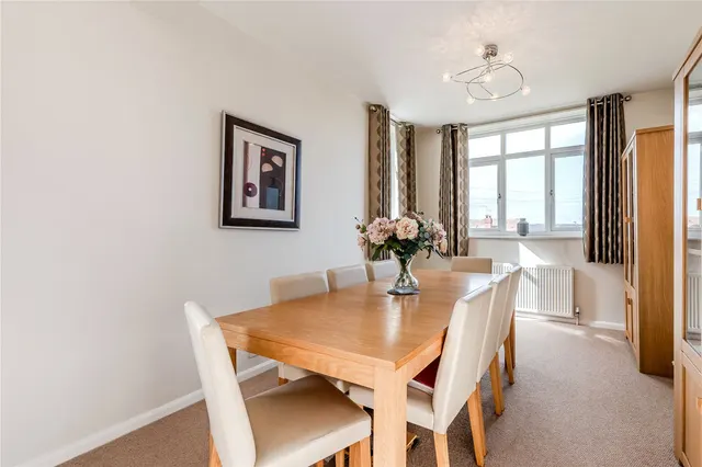 Tinshill Road, Leeds, LS16, photo 3