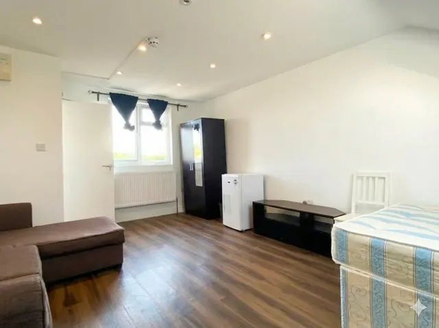 Bellclose Road, West Drayton, UB7, photo 2