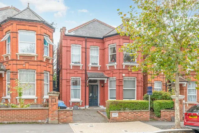 Photo 3 — 33d Anson Road, London