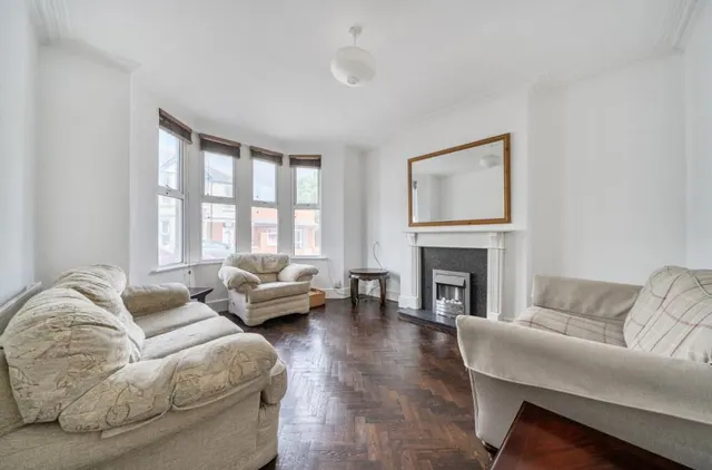 Clodien Avenue, Heath, CF14, photo 2