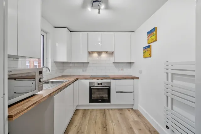 Photo 2 — Carmichael Mews, Earlsfield, London, SW18