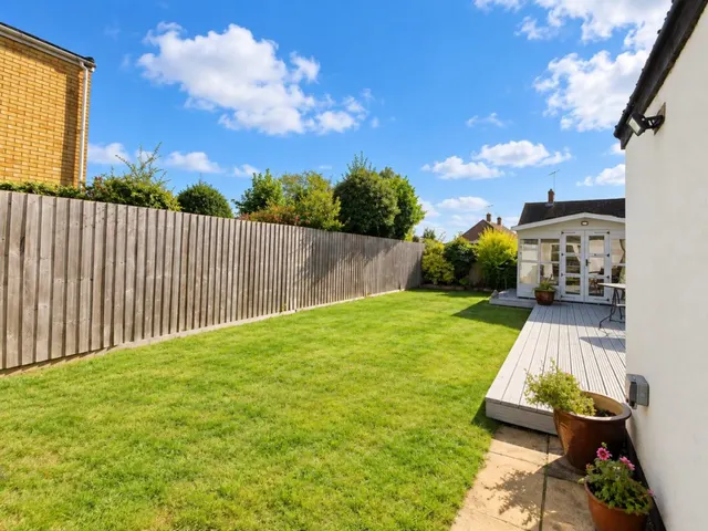 St Lukes Close, Spratton, photo 2