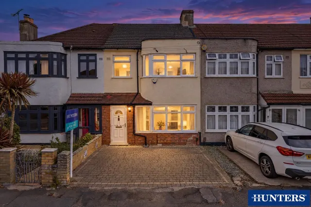 Temple Avenue, Dagenham, RM8, photo 1