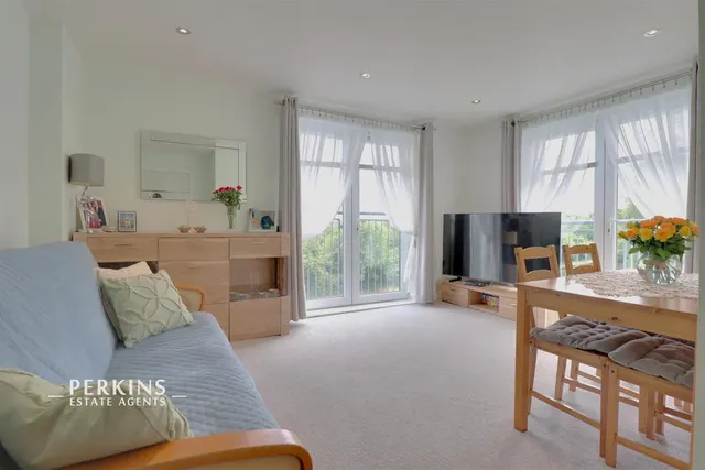 Waxlow Way, Northolt, UB5, photo 1