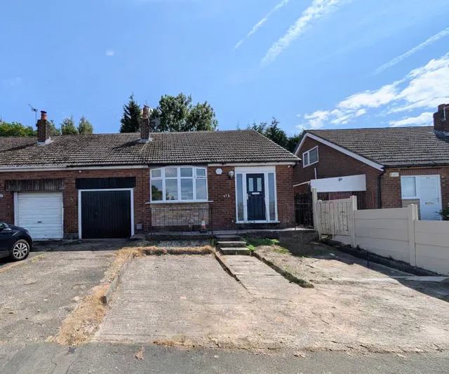 3 bedroom house, Foxholes Road, Gee Cross, SK14
