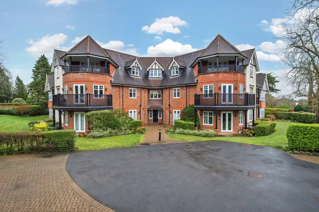 Heritage Gate, Gerrards Cross, SL9, photo 1