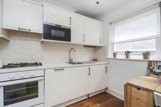 Photo 2 — First Floor, 123 Westbourne Park Road, London