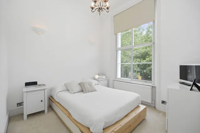 Photo 3 — First Floor, 123 Westbourne Park Road, London