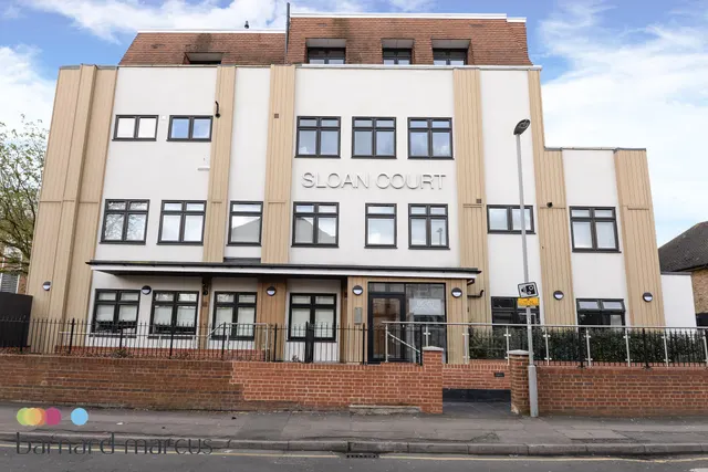 Coombe Road, New Malden, photo 1
