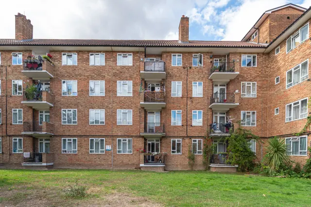 4 Michaelson House, Kingswood Estate, London, photo 1