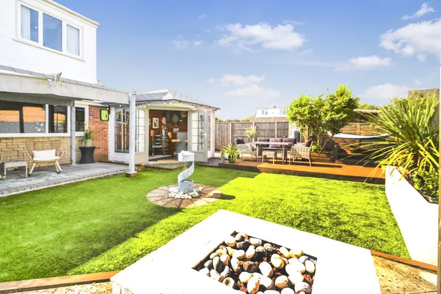 Hampton Drive, Newport, photo 2