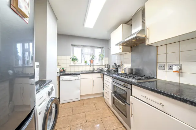 Kings Drive, Wembley, HA9 9JB, photo 1