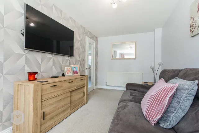 Photo 2 — Doulton Close, Platt Bridge, Wigan, WN2 5BF