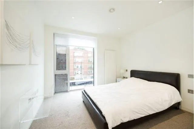 Finchley Road, London, NW3, photo 3