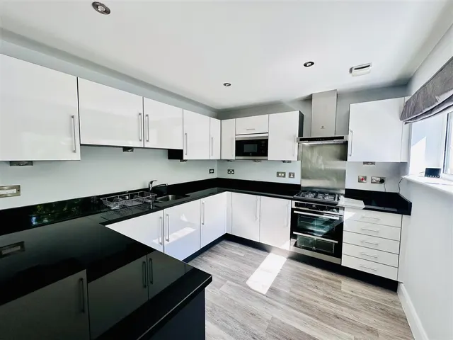 Photo 2 — Stickley Court, Faringdon, SN7 7FU