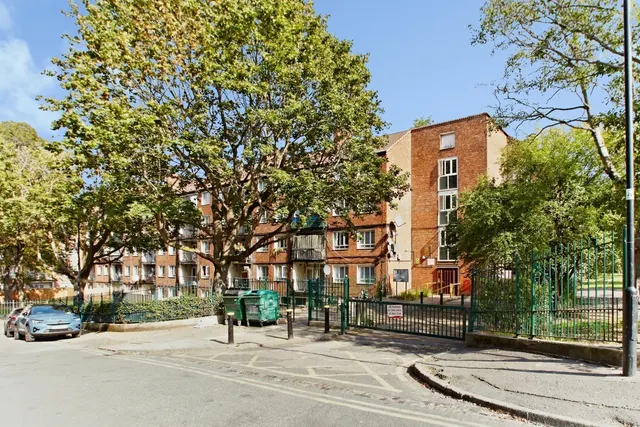 Heather Close, Battersea, SW8, photo 1