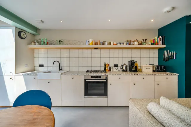 Photo 2 — Lyndhurst Way, Peckham, SE15