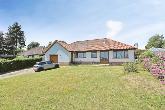 Pyebush Lane, Acle, NR13, photo 1
