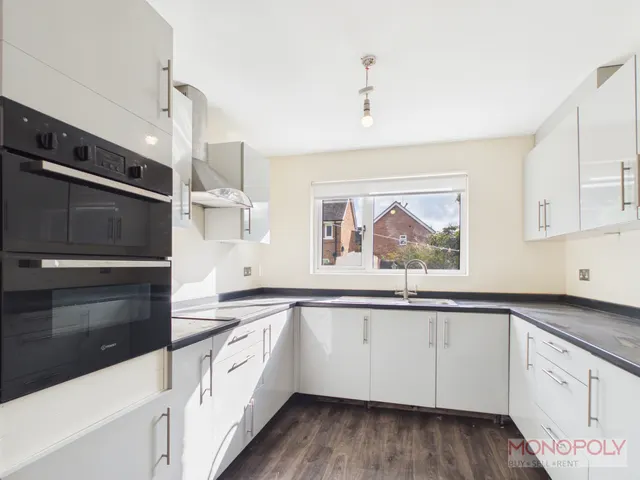 Poplar Avenue, Gresford, LL12, photo 3