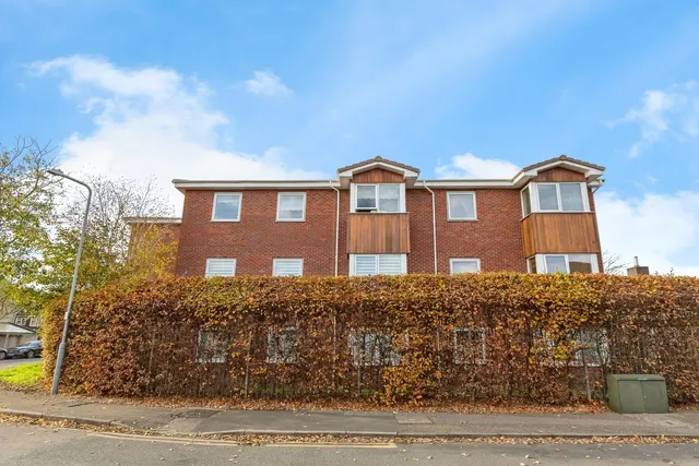 Photo 2 — Barnardo Drive, ILFORD, Essex, IG6