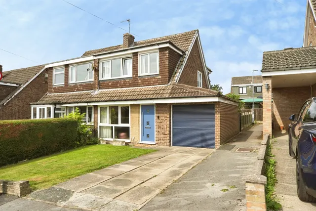 Greenlea Road, Yeadon, Leeds, photo 1