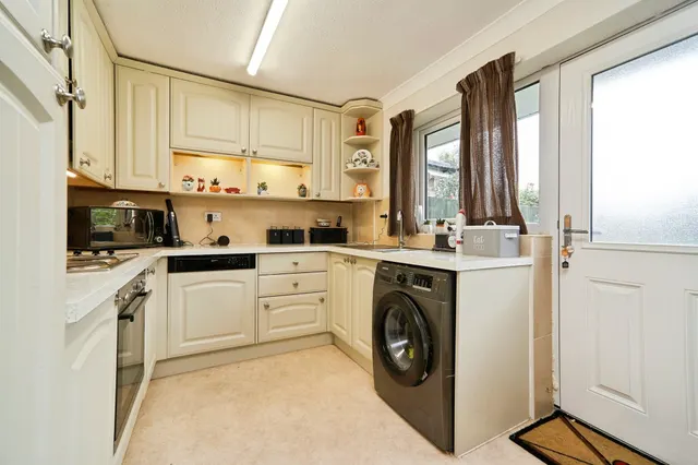 Photo 2 — Greenlea Road, Yeadon, Leeds
