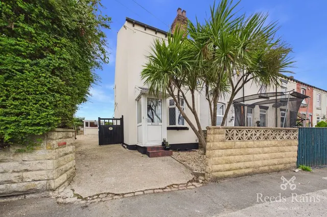 2 bedroom house — Lee Moor Lane, Stanley, West Yorkshire, WF3
